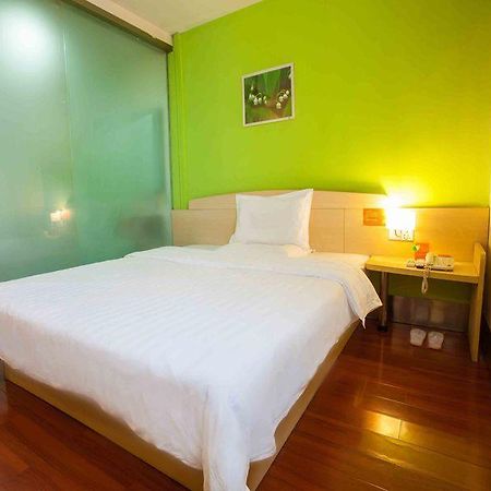 7 Days Inn Ухань Екстер'єр фото